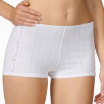 Calida Etude Boxer. En søt ribbet truse i boxermodell med blonder på sidene.

